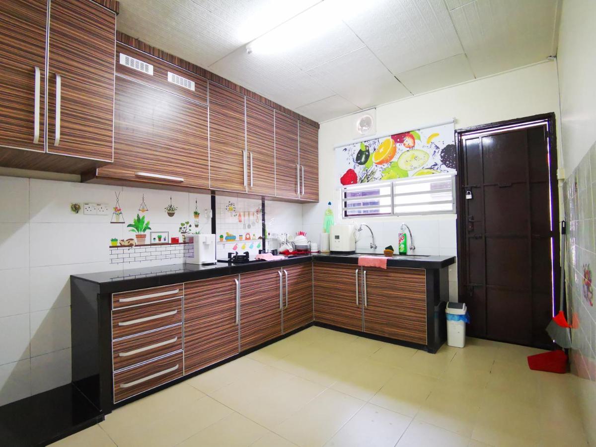 Вилла Bagan Terrace House Near To Sunway Carnival Mall, Seberang Jaya Баттерворт Экстерьер фото