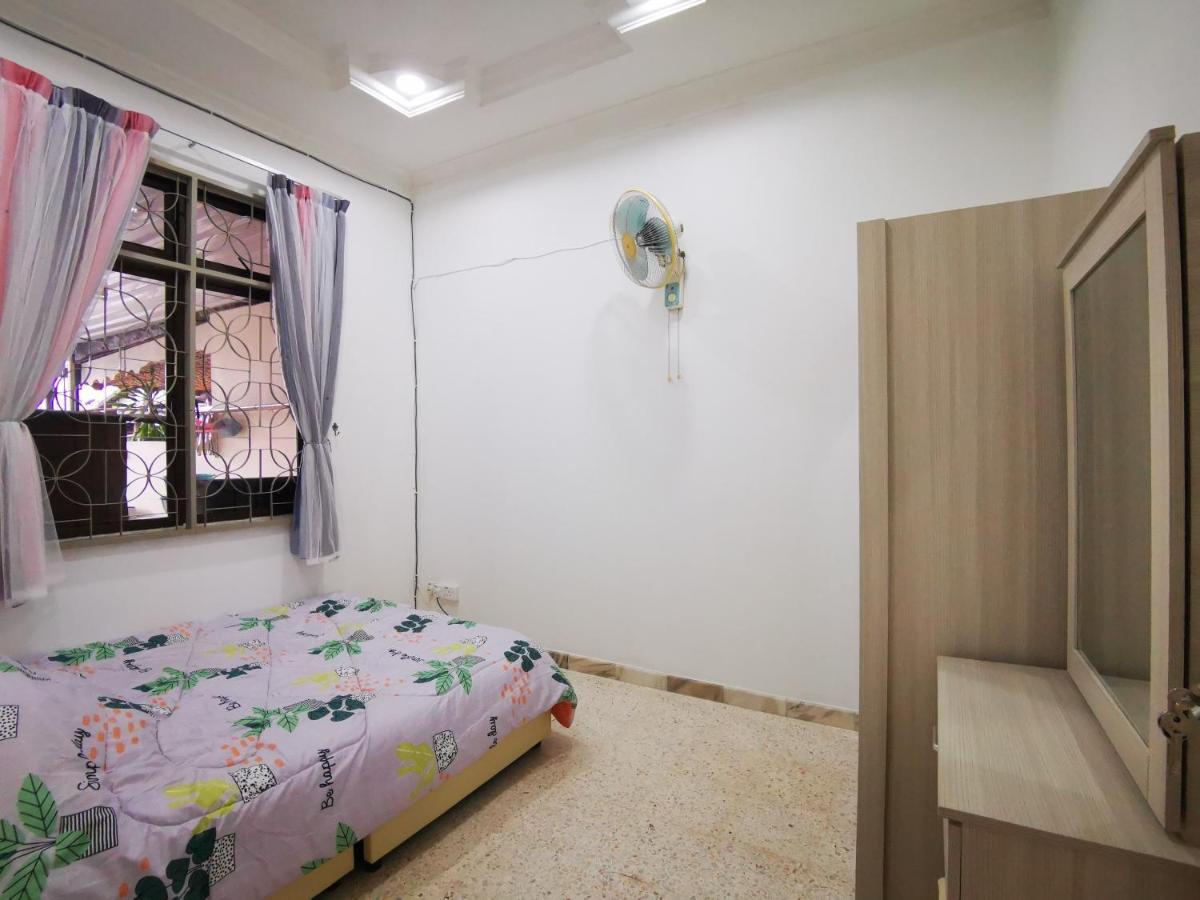 Вилла Bagan Terrace House Near To Sunway Carnival Mall, Seberang Jaya Баттерворт Экстерьер фото